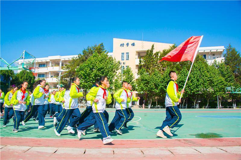 昆三中呈贡学校图片