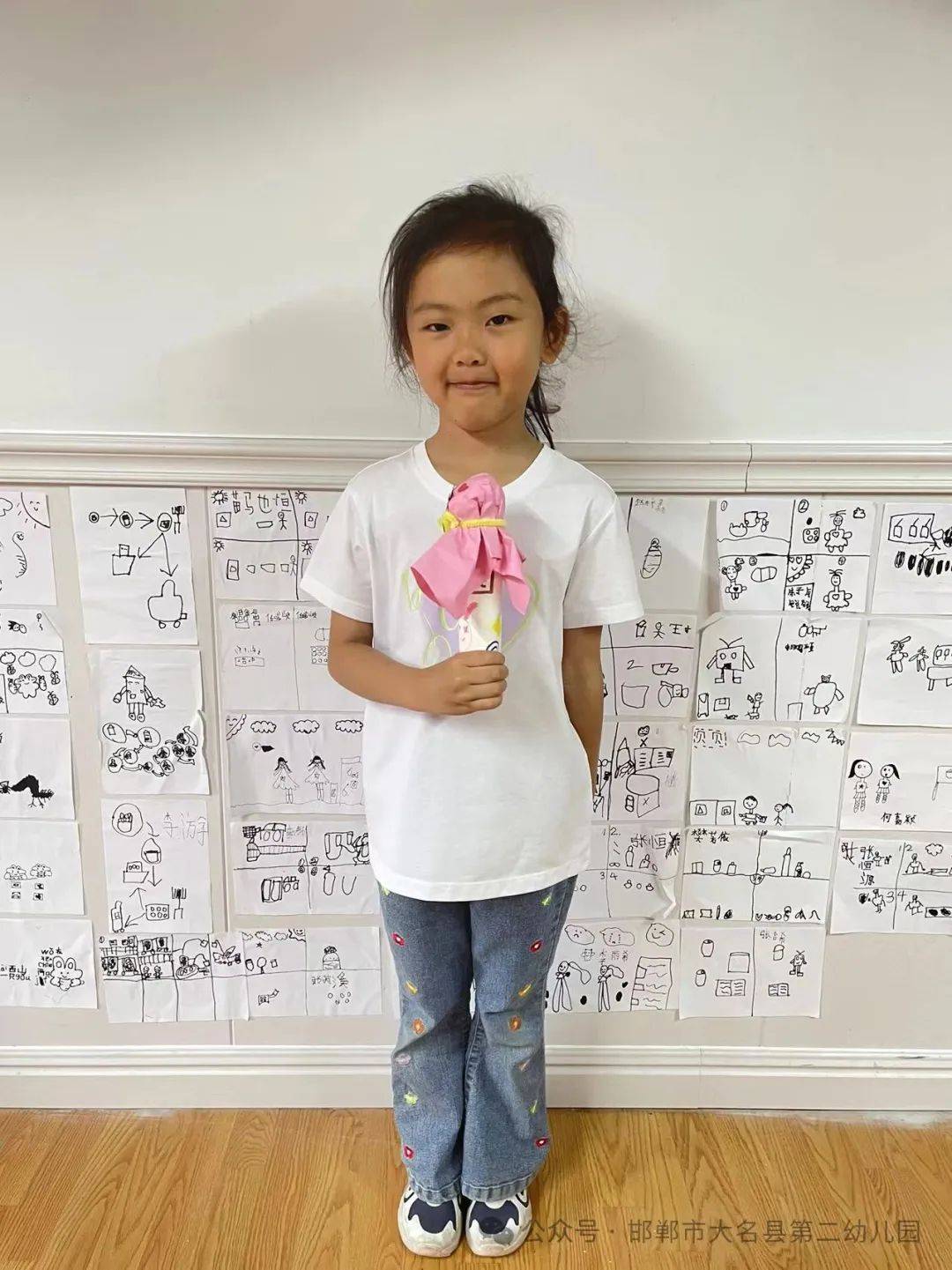 第二幼儿园:小记者 大采访_记者证_话筒_内容