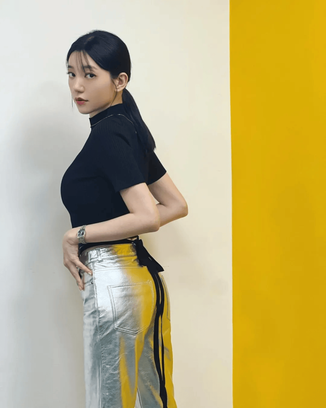 身高1米67,体重47公斤,三围:32c,25,34郭雪芙出生于1988年6月30日hxdm