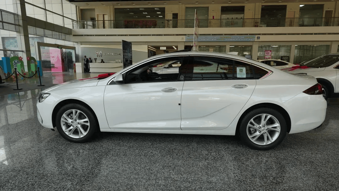 探店上汽通用2024款别克君威:a级车价格b级车享受