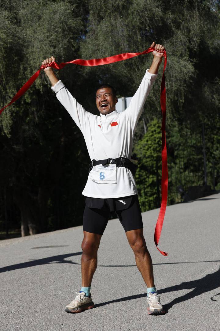 255公里连续跑41小时,46岁"中国阿甘"再拿极限马拉松冠军