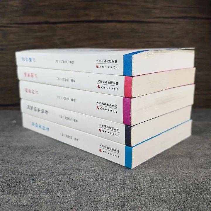 这套书30斤,问问书架再买!