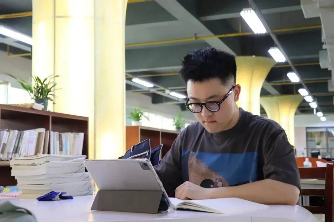 学习习惯上的改变让王汉源信心大增他决定报考华中科技大学的研究生