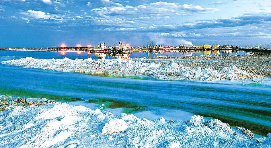 「察尔汗盐湖介绍」✅ 察尔汗盐湖的地理位置