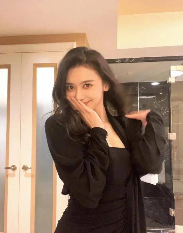 高亚麟被曝出轨对象徐梓钧,在其刚刚入学时,就因神似angelababy杨颖