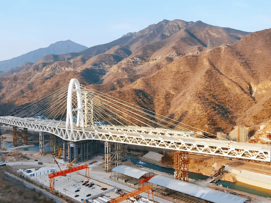 全球首例墩顶双转体曲线钢桁梁斜拉桥——国道109新线高速公路门头沟