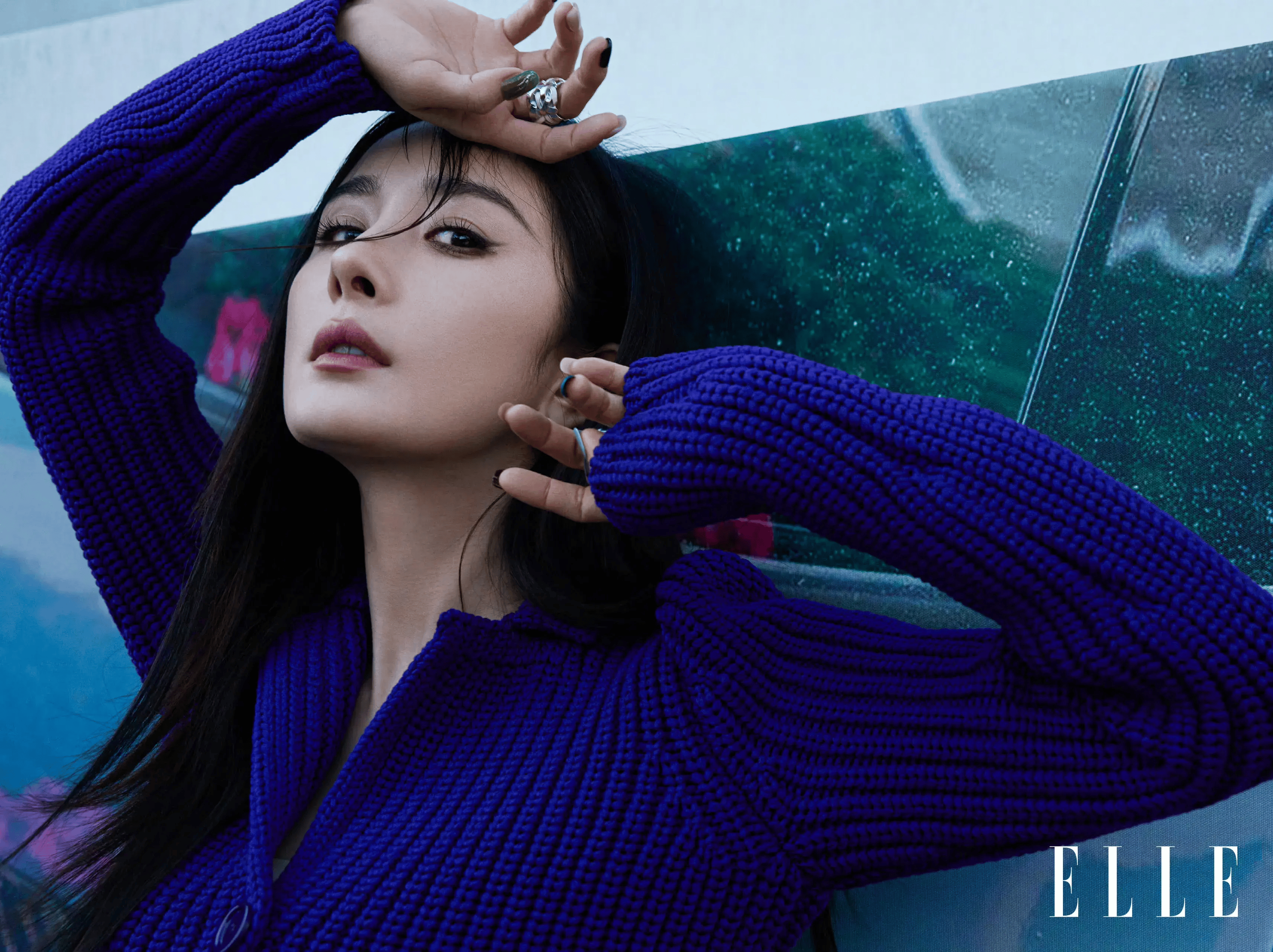 37岁杨幂登elle六月封面,穿连体丝袜大秀美腿,下身失踪,太撩了