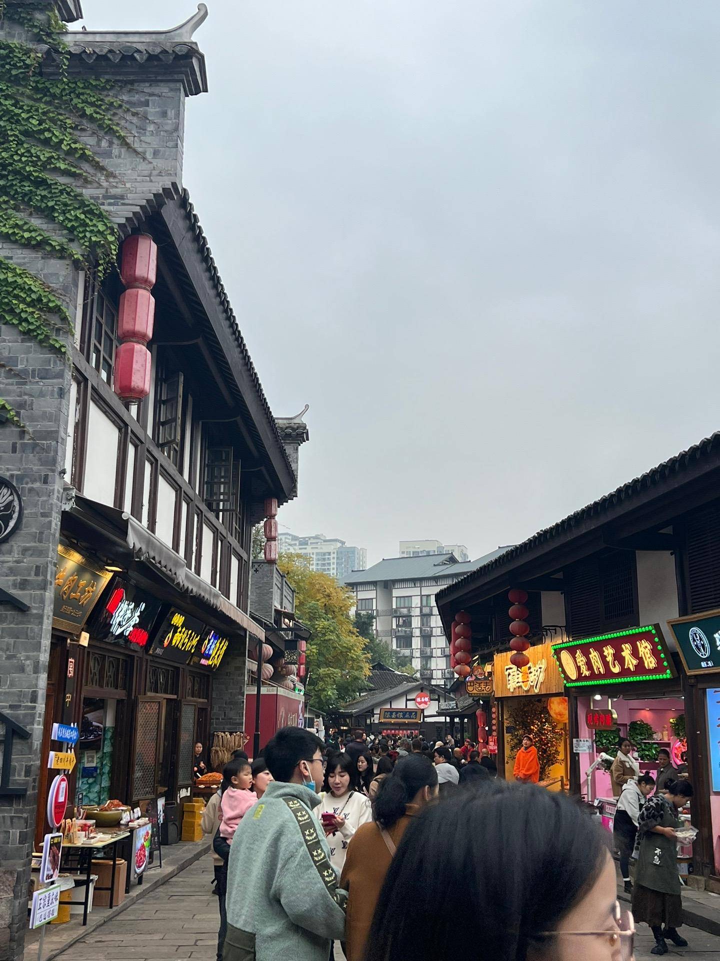 重庆旅游必去景点有哪些地方好玩 ,行程 景点 路线 美食 酒店 防坑