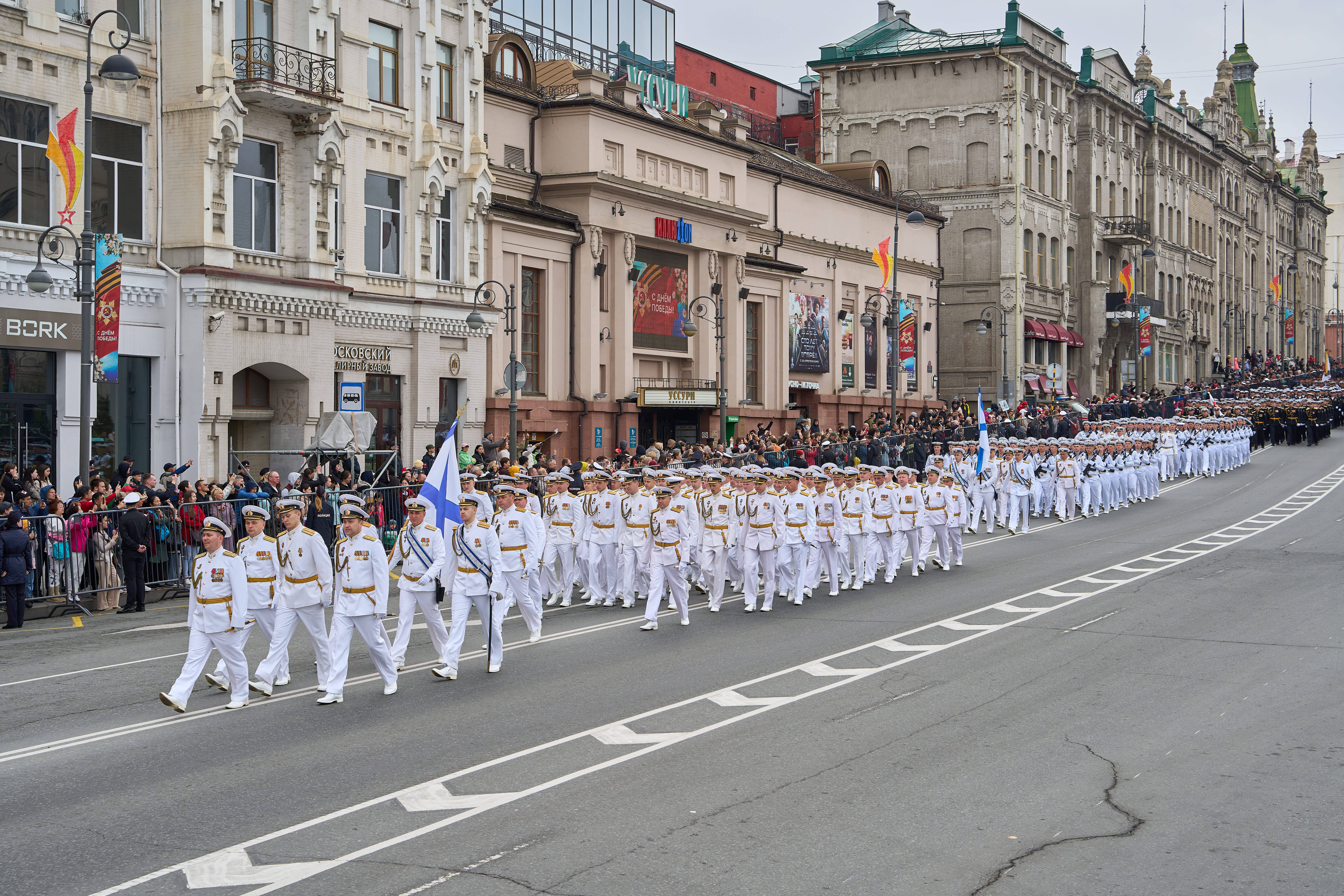 俄罗斯符拉迪沃斯托克举行阅兵纪念卫国战争胜利79周年_新华社_郭飞洲