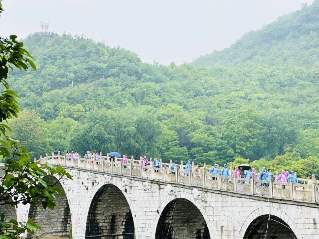 在九孔桥的小广场上一场【应急救护公开课】正在"开讲"!