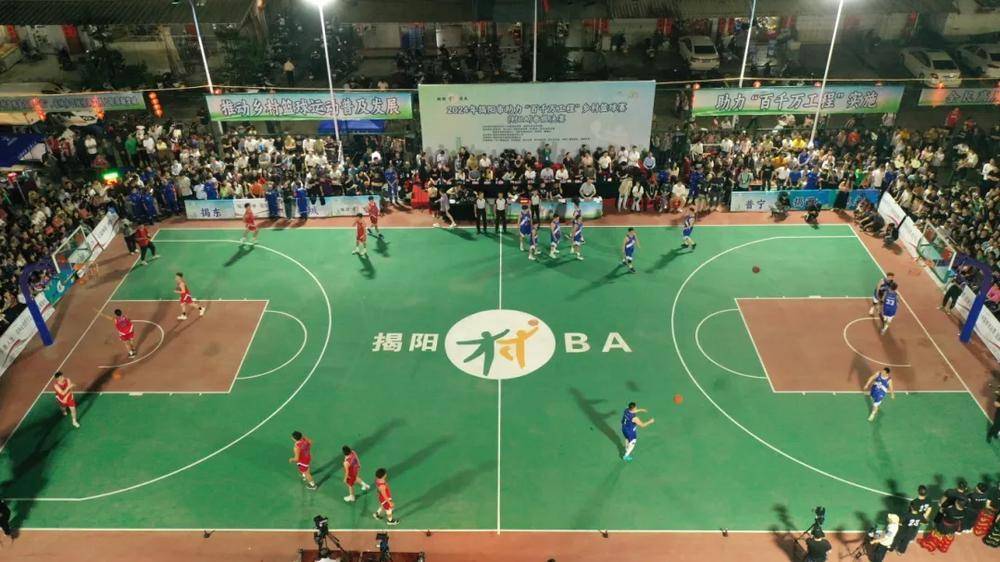 现场,陈国豪与来自普宁的广东工业大学主力队员刘康能,来自榕城区的