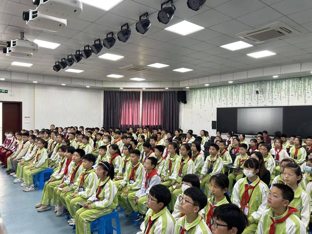 挹秀园| 时不待我 全力以赴——育秀小学2024届五年级学生动员大会