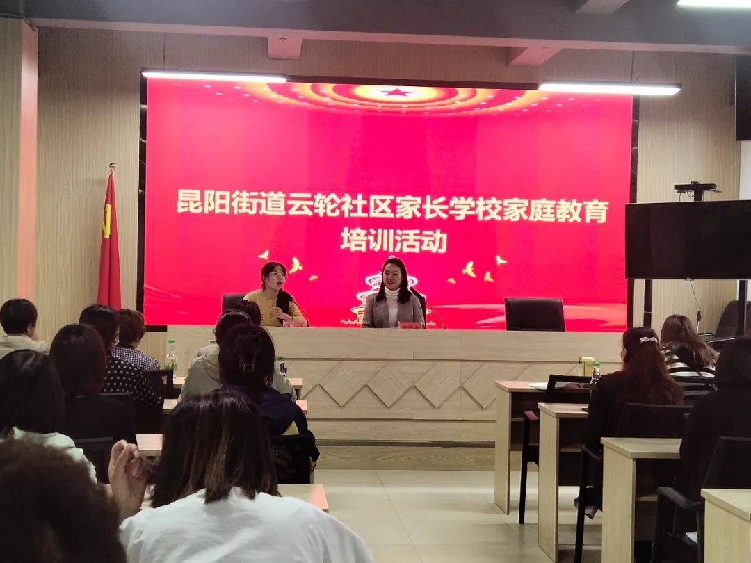 家庭是孩子的第一所学校,家长是孩子的第一任老师.