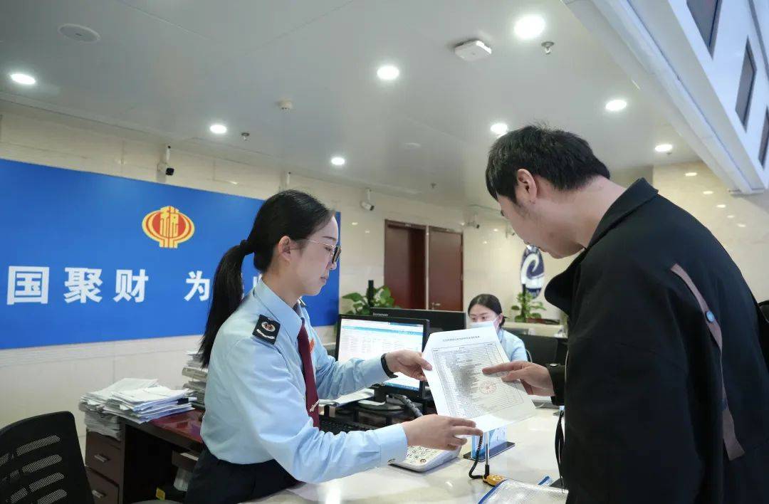 江苏省南京市税务部门以推进"高效办成一件事"为契机,不断创推便民