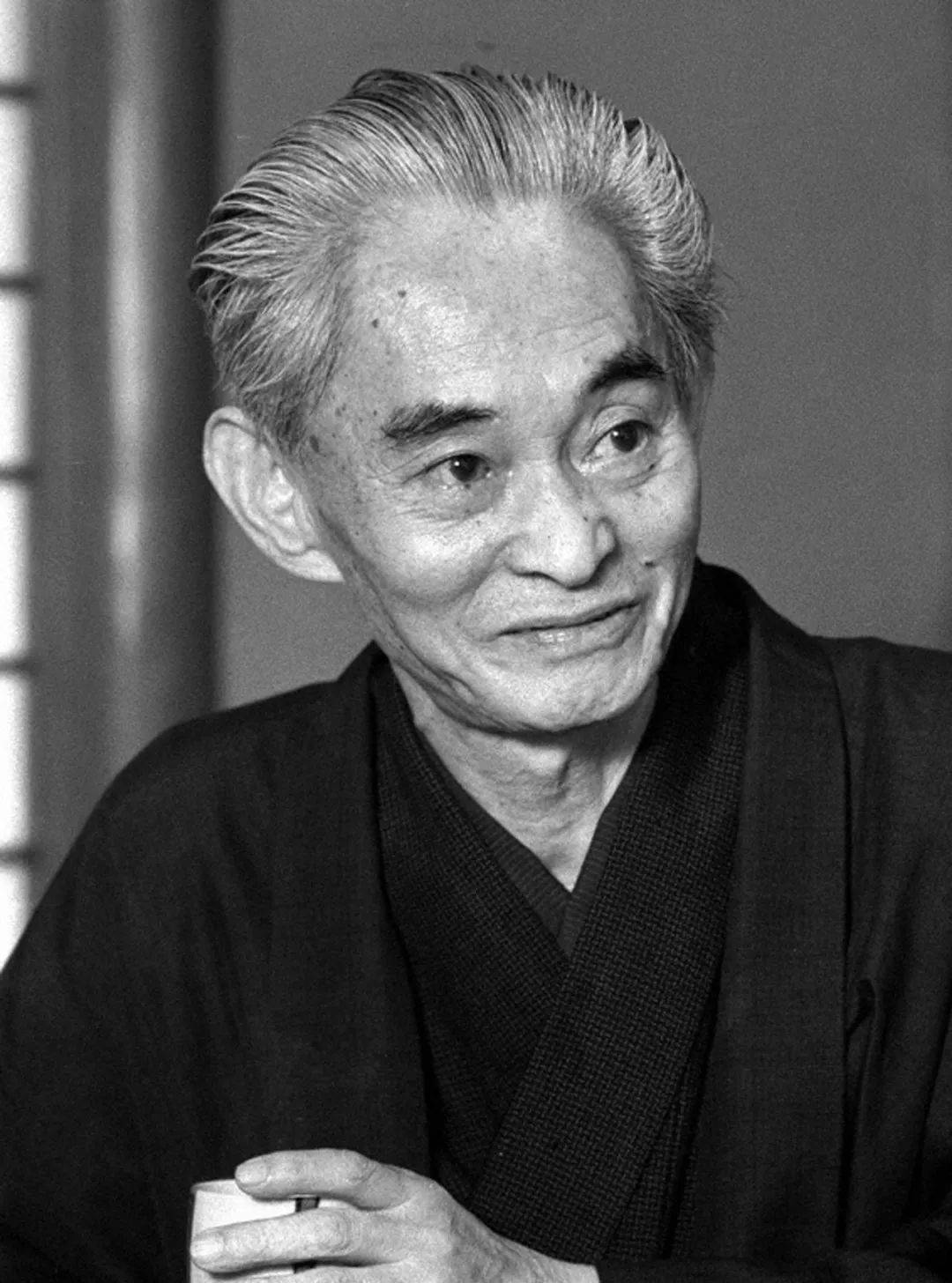 ​经典丨川端康成 : 人的脚步声