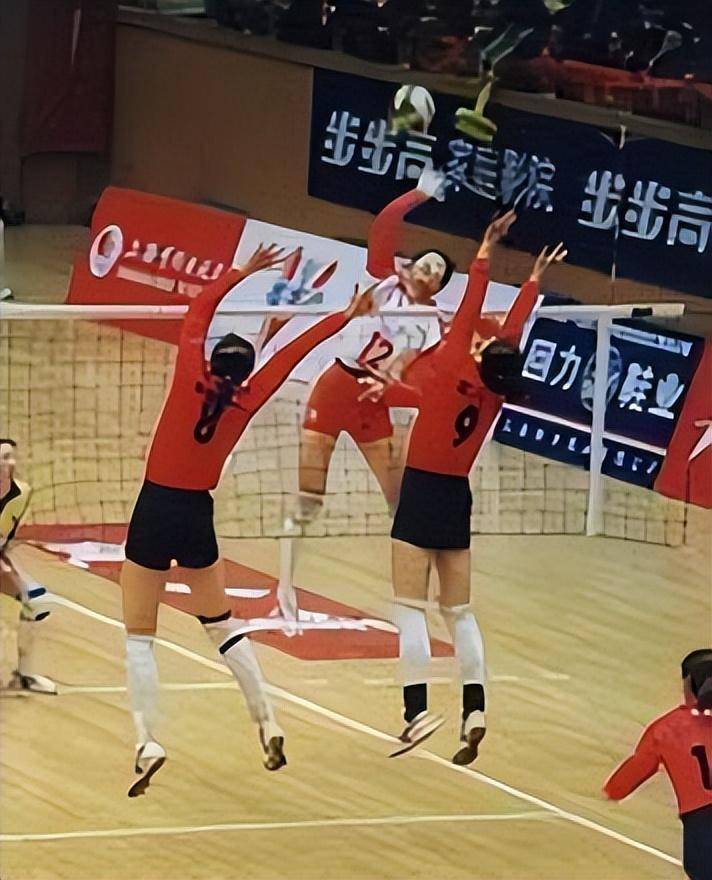 "最美女排副攻"李月明:二婚再嫁美国人,今56定居美国婚姻幸福