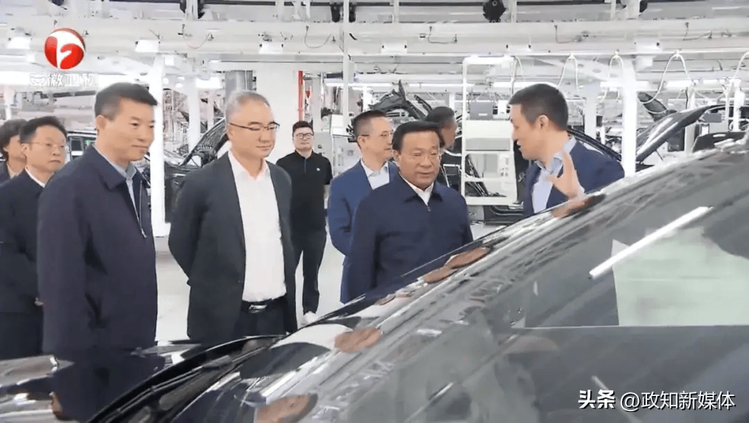 省委书记,省长,市委书记出席新能源车企活动,试乘新车型