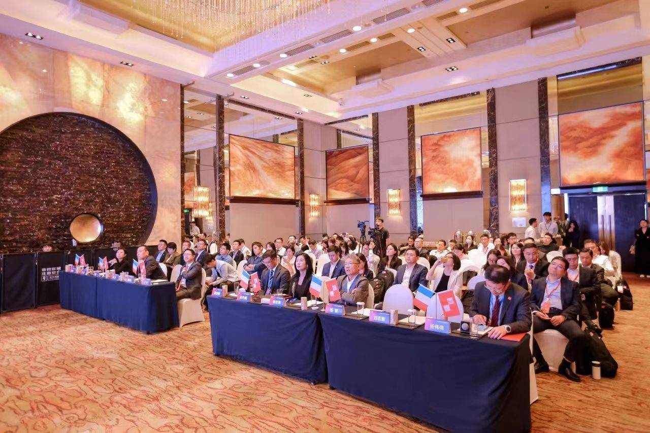 市清洁能源协会,中国通信企业协会云数据专委会,中关村人才协会元宇宙