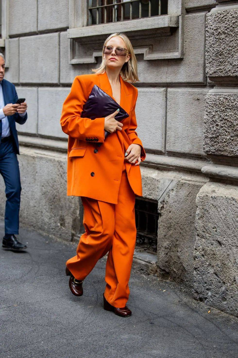 橙色西装外套怎么搭配图片