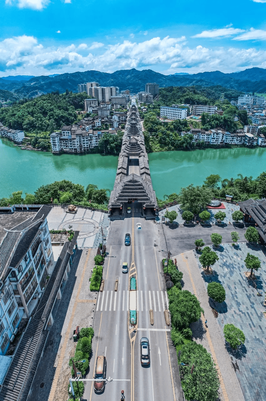 三江县,宛若武侠小说里那位绝世高手隐居的世外桃源,既神秘又令人惊艳