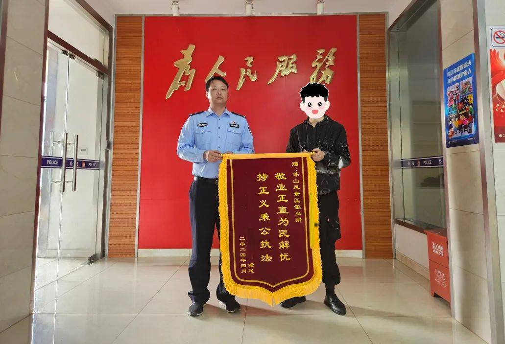 扎心!"网恋女友"变大汉