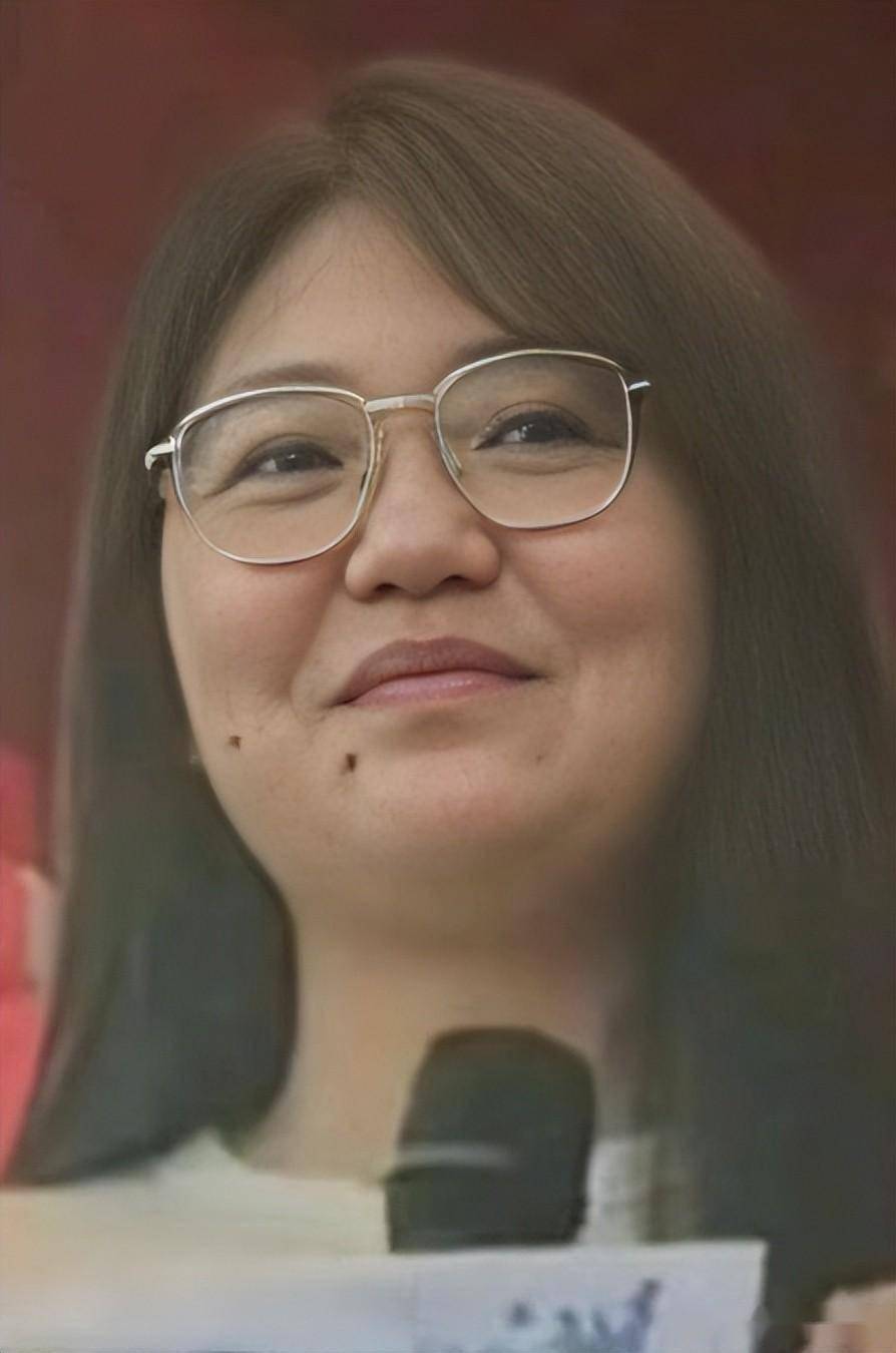 女孩被外卖员骂肥头大耳后续:知情人曝女孩更多猛料,评论区炸锅