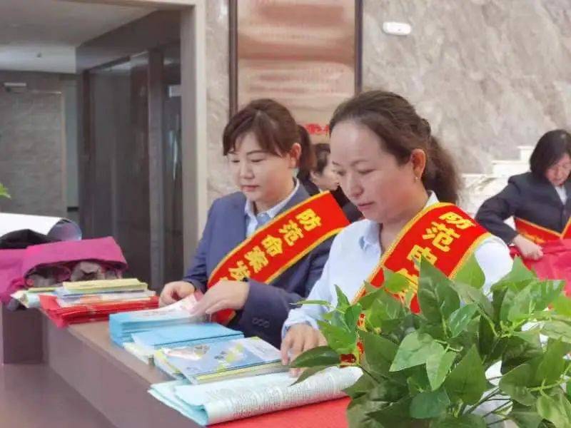 【信访工作法治化主题宣传】东乌旗委政法委开展 《信访工作条例》