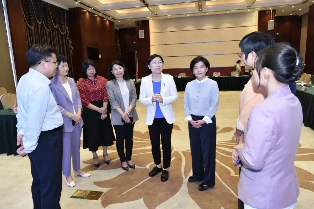 张丽对我市家庭家教家风建设工作表示充分肯定,指出揭阳家庭文化底蕴