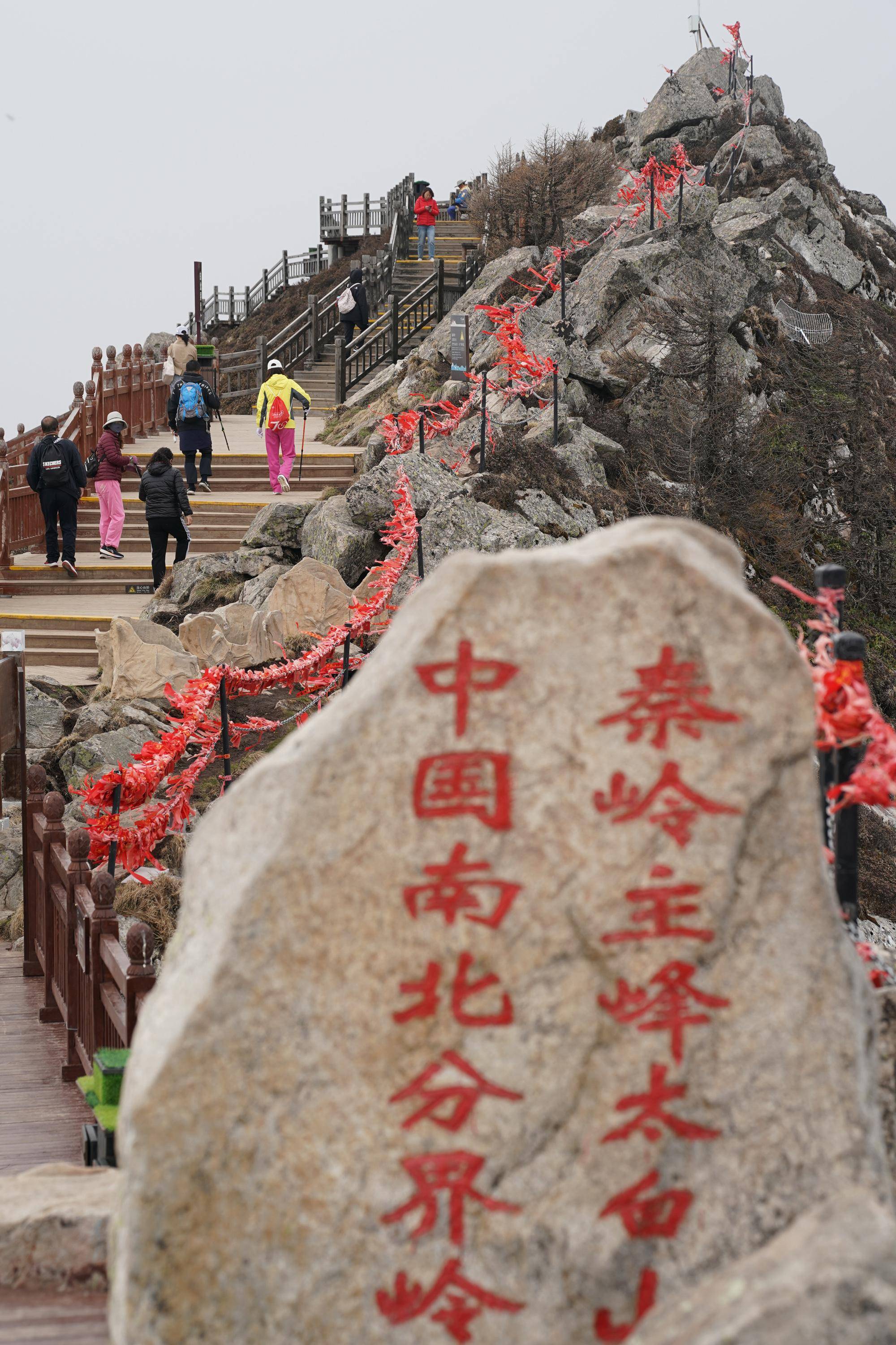 位于宝鸡的秦岭太白山景区景色(5月10日摄,无人机照片.