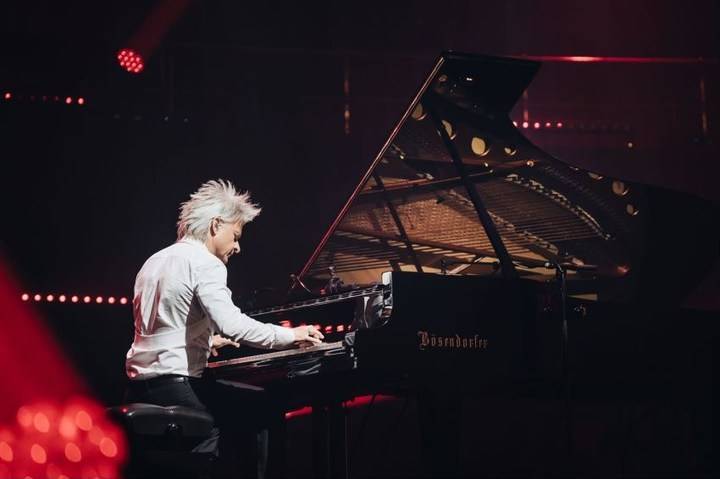 钢琴家,手速创吉尼斯纪录的男人,6月要在西湖上弹琴_瓦西_演出_钢琴师