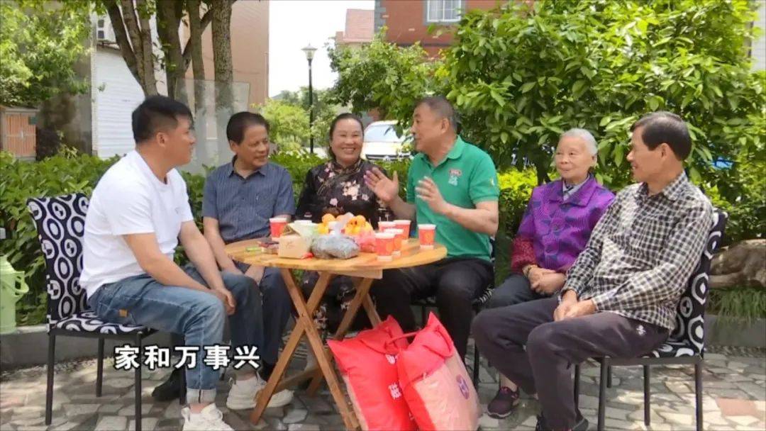 一家六口搬进小舅子家,他们觉得更幸福了!