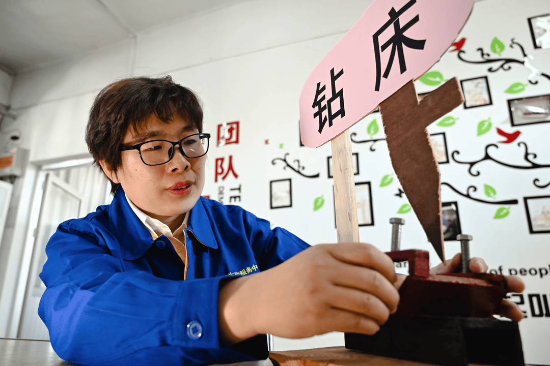 67主流媒体聚焦全国五一劳动奖章获得者谢翠红