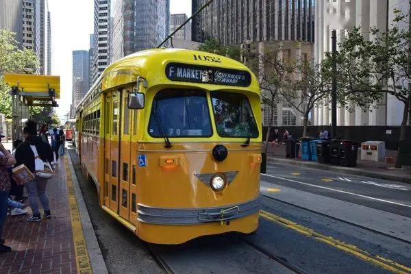 美国港口城市旧金山的传统有轨电车