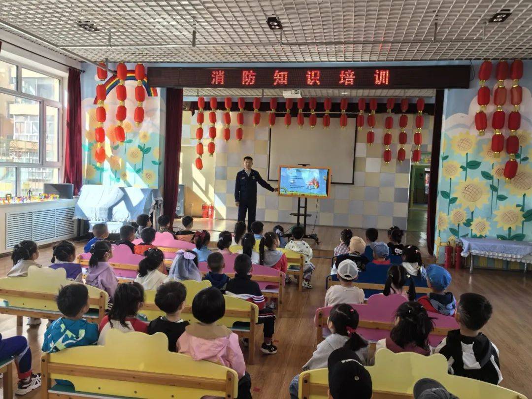 你好"火焰蓝"丨鹤岗市消防救援支队联合第五教育幼儿园开展消防疏散