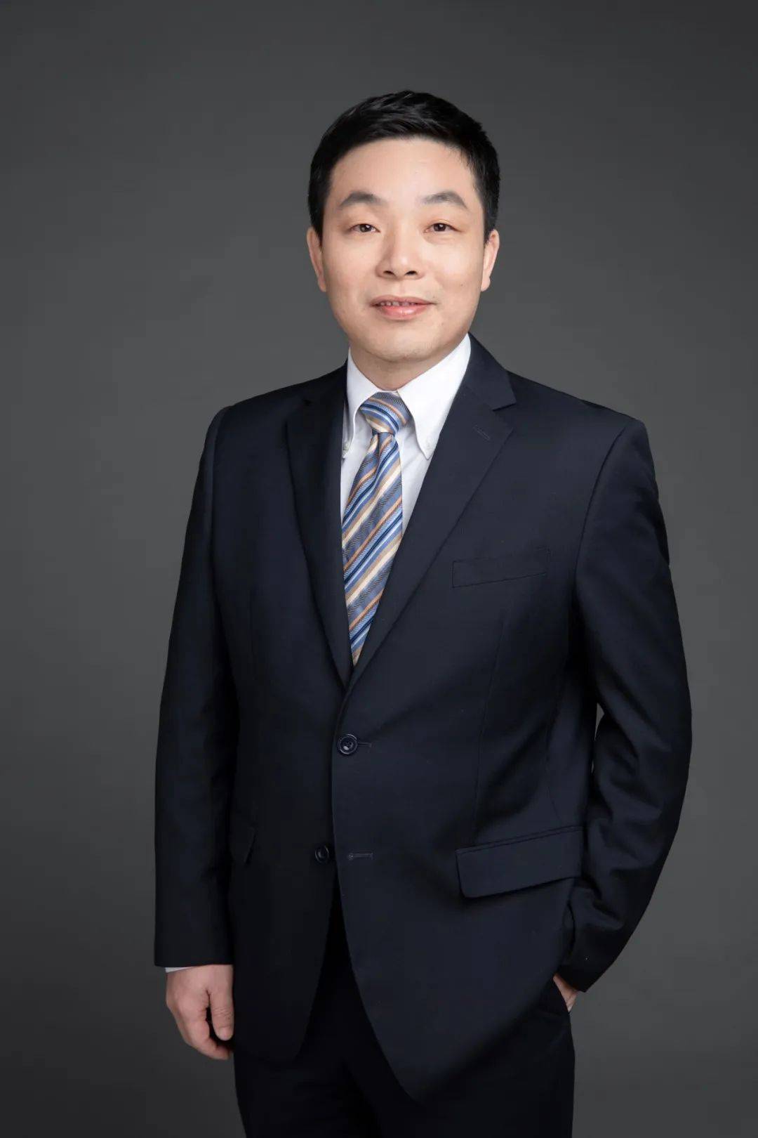 王超是我们团队中孜孜不倦,潜心学术研究的典型代表
