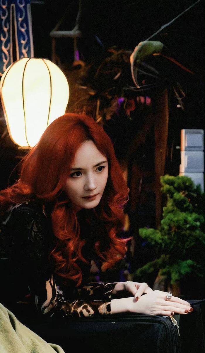 网传杨幂父母现身苏州买豪宅!杨父身材发福,杨母手拎爱马仕抢镜