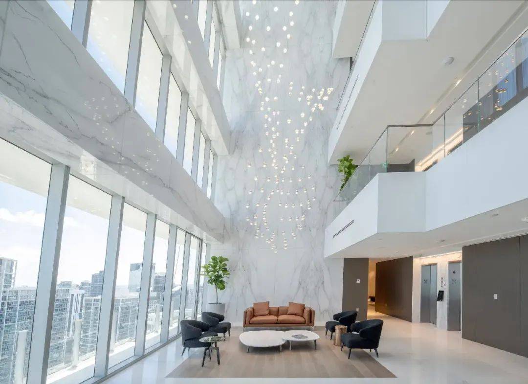阿斯顿·马丁首座豪华住宅楼交付,迈阿密1700平顶层公寓卖三亿!