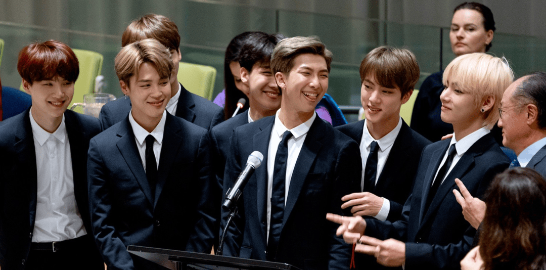 我是个他妈的假小子我裸体我是个困卡我们是24个永远不死的超级女士