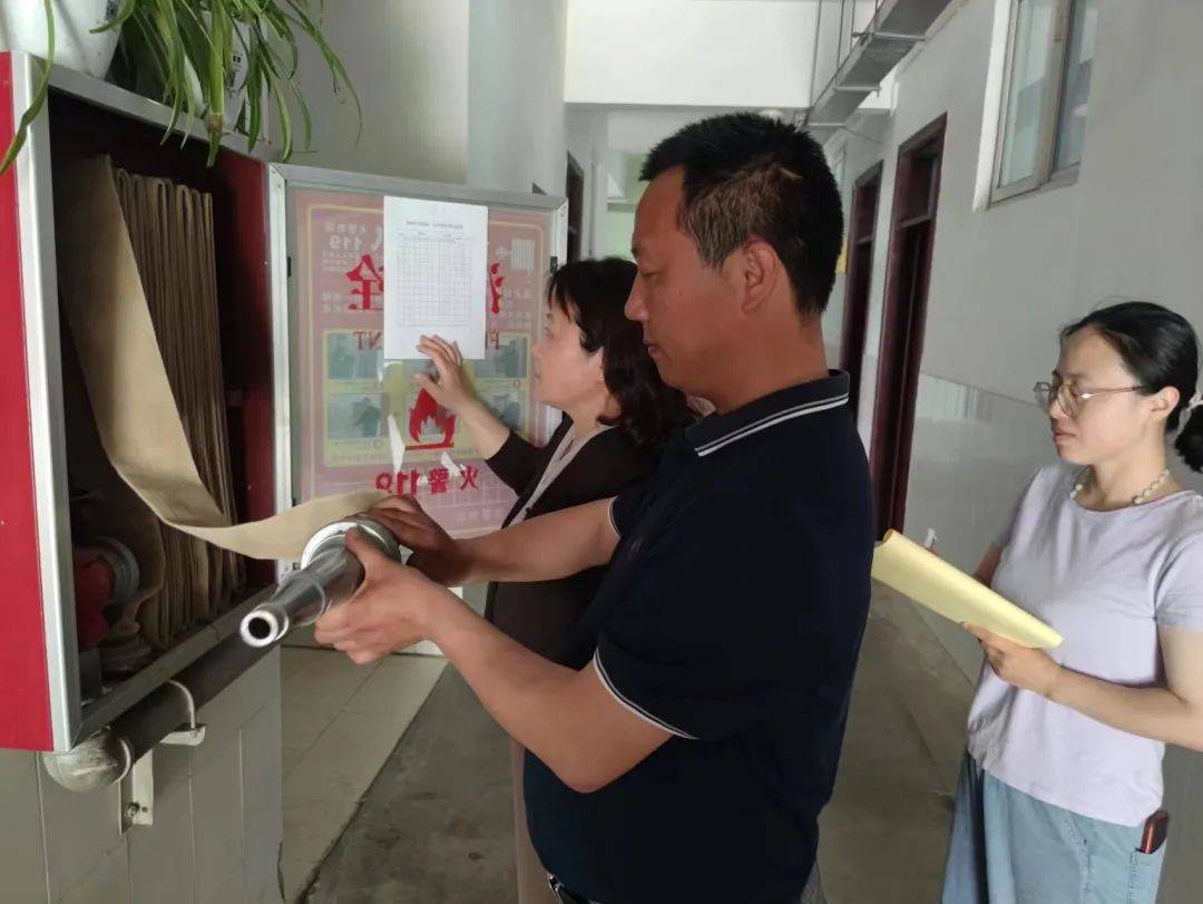 大家纷纷表示,要将所学的知识运用到实际生活中,树立风险意识,掌握