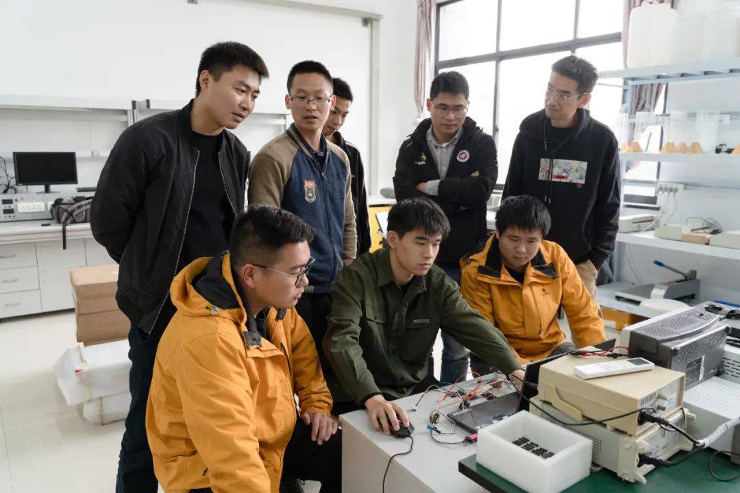 构建"三真三导三能"技师研修模式——杭州萧山技师学院机电类专业技师