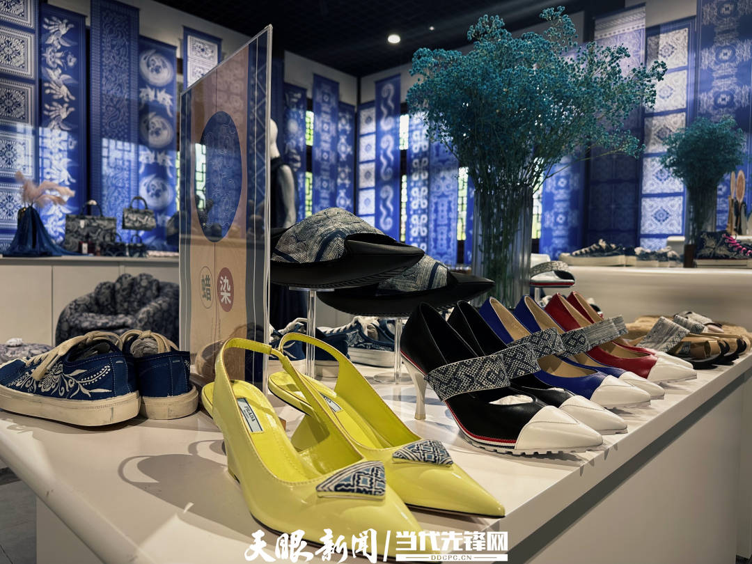 依文中国手工坊织金县展厅手工艺品一览