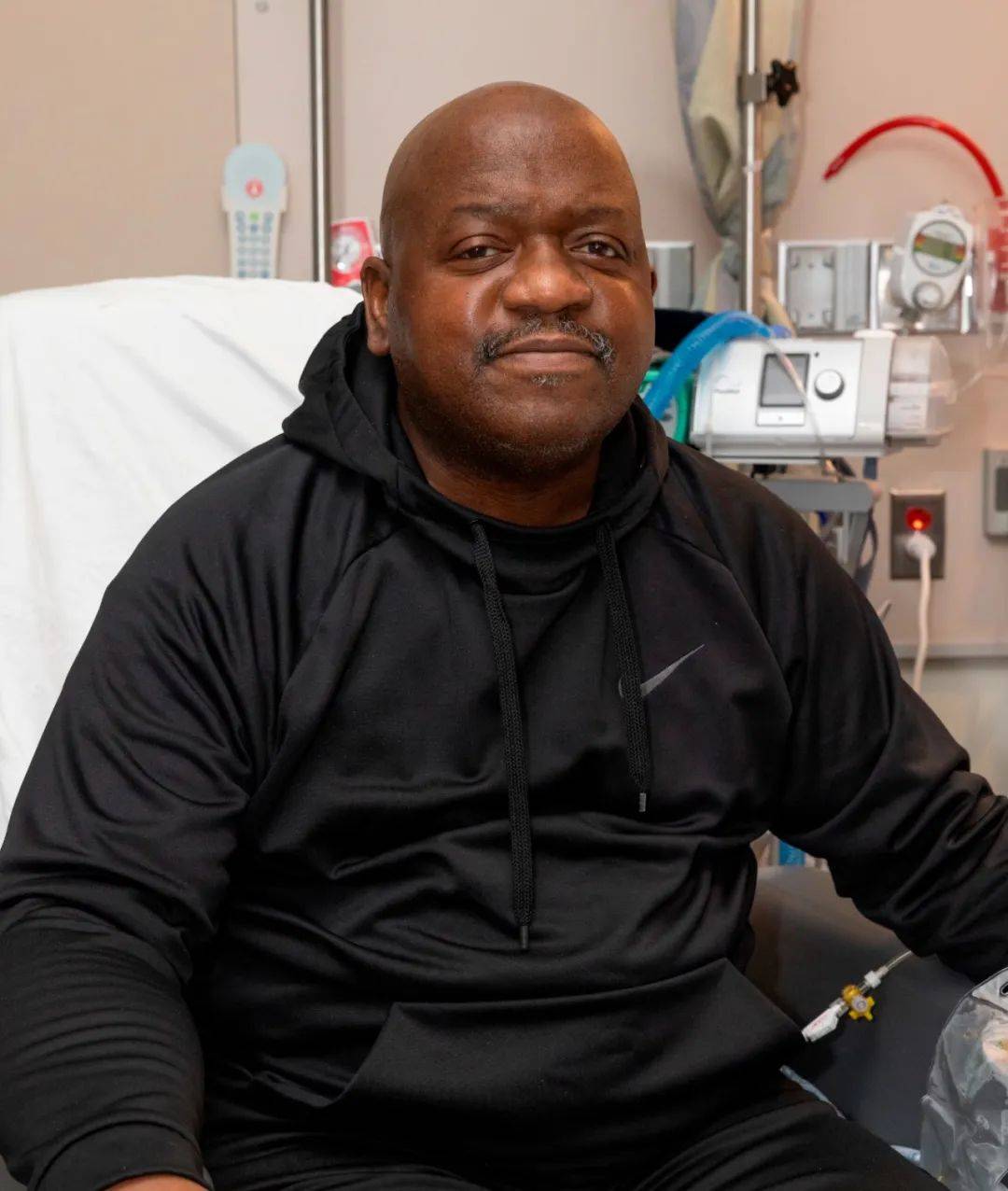 理查德·斯莱曼是首位接受猪肾移植手术的活人,就是下面的这位仁兄(图