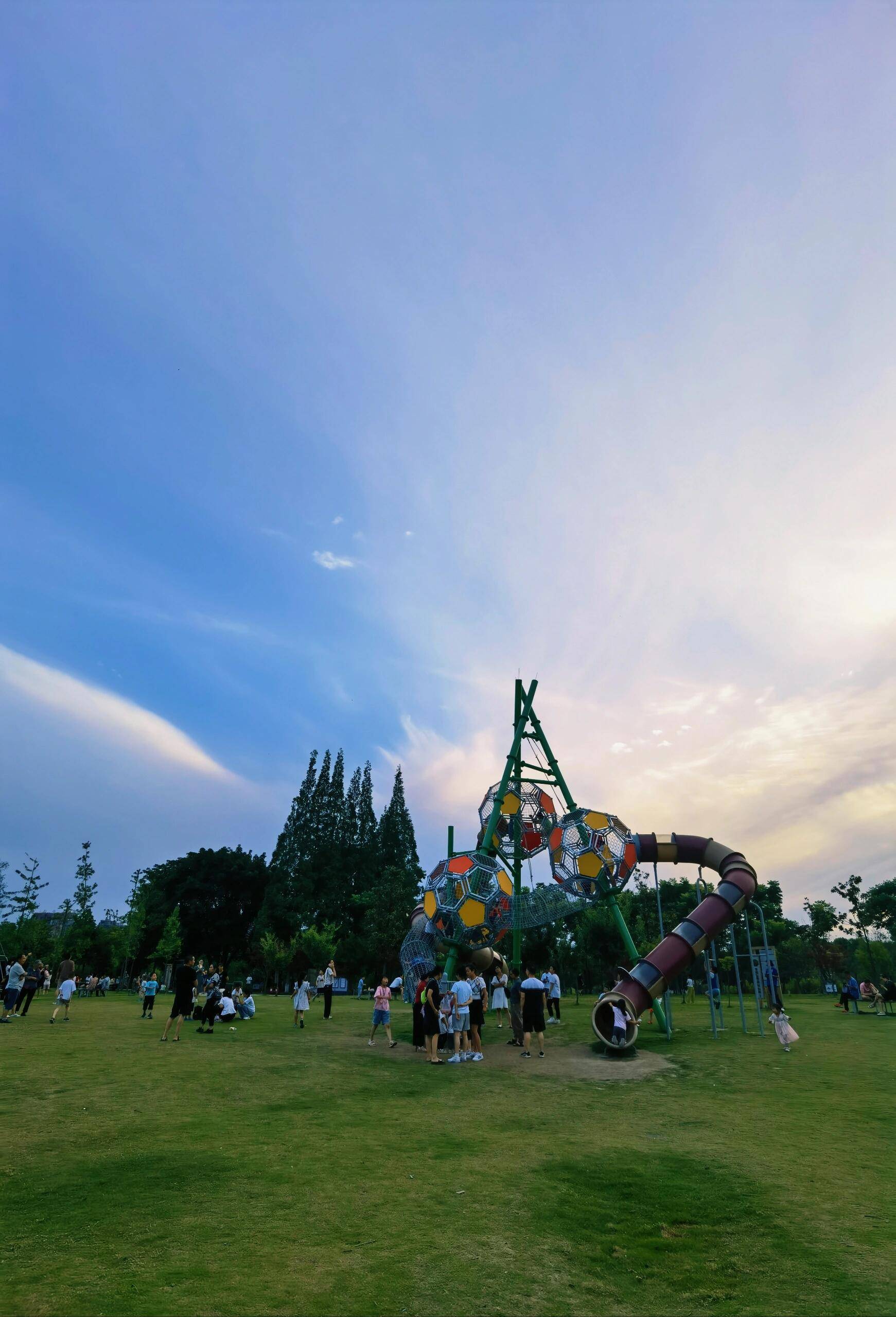 一个标准的7天包头至成都之旅预算大约在3000-6000元人民币,具体金额