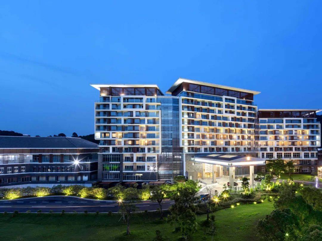 酒店致力于打造商务会议,闲度假的旅游文化胜地,让您尽情享受五星级