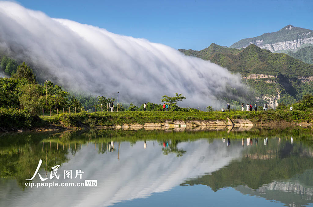 重庆南川：壮美云瀑