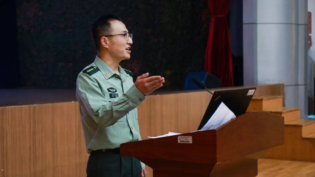 中尉排长谭景文立足"军人的青春"回首过往,追寻革命前辈的青春模样.