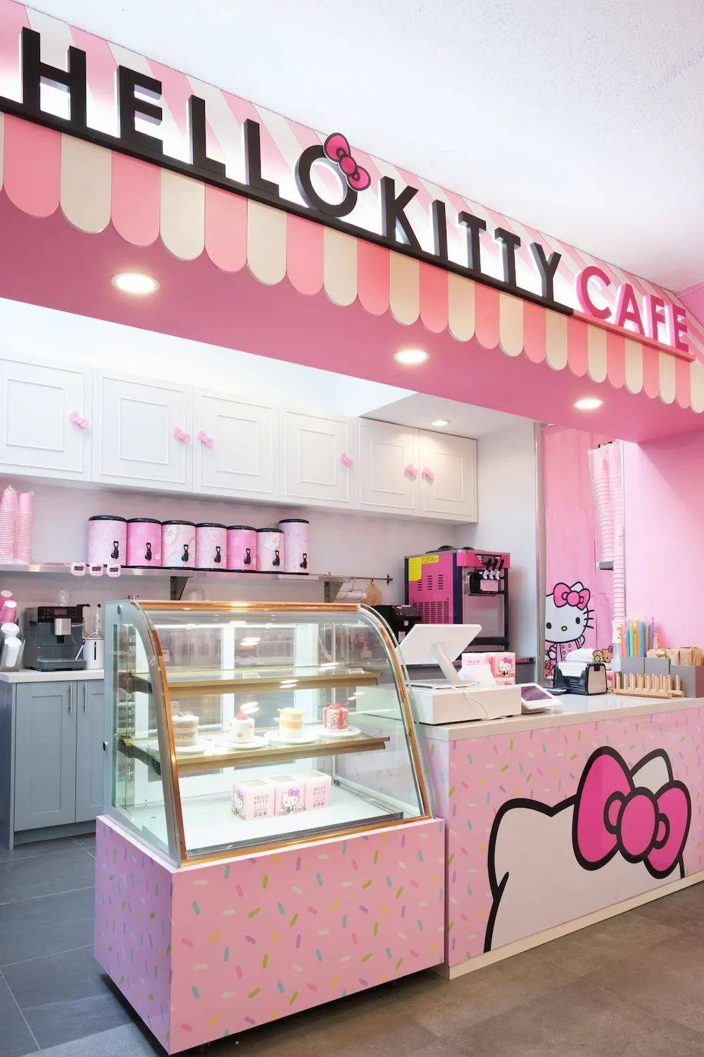 等了一年的hello kitty咖啡店这周开业!