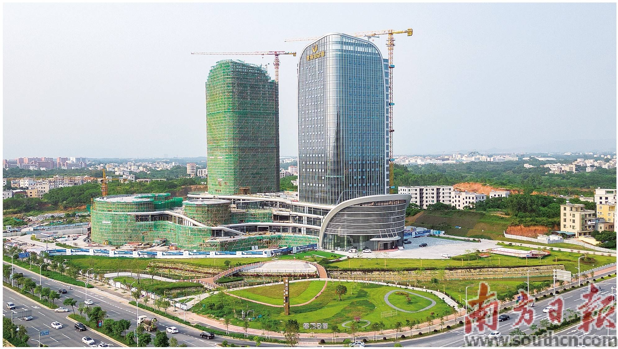 张鹏飞摄5月12日,在茂名市电白区,电白建筑业总部代表与福朋喜来登