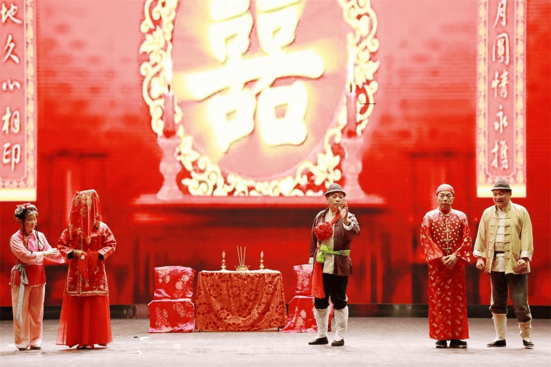 【百姓百家】文末送票︱歌舞,杂技,小品,沪剧……总有一款适合你!