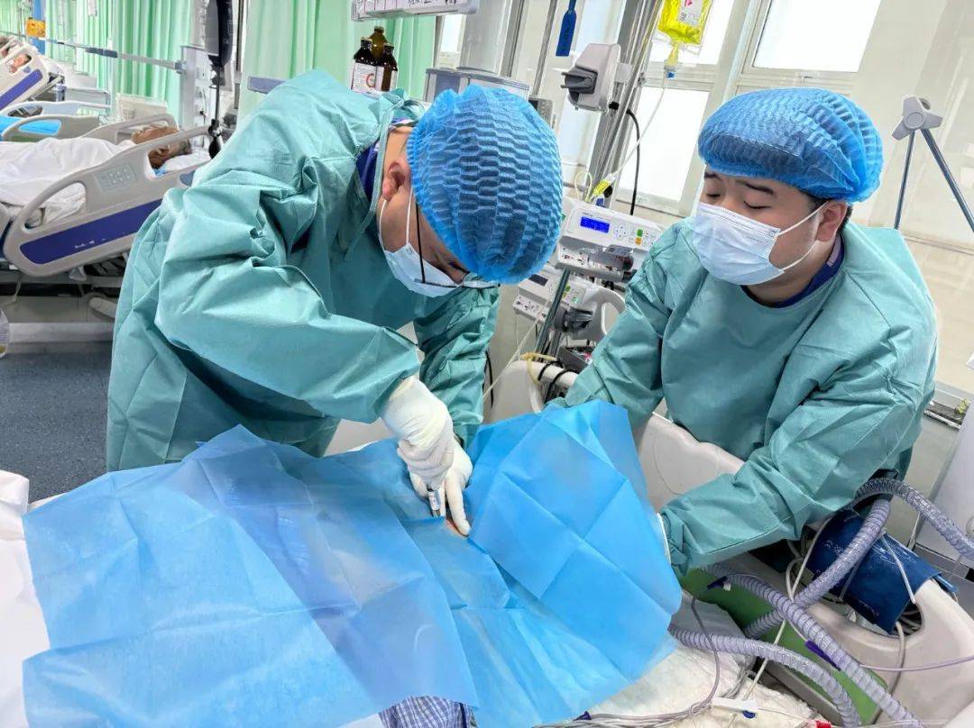 “一步到位”重症医学科成功开展医院首例床旁单步经皮气管切开手术_患者_气道_服务